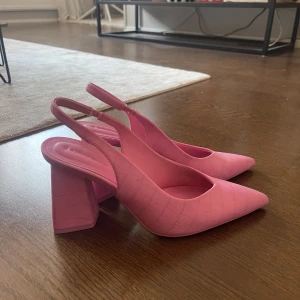 Rosa klackskor  - Rosa klackskor använda en gång