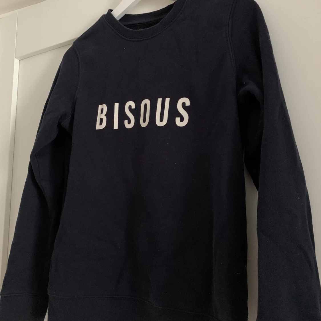 Marinblå sweatshirt