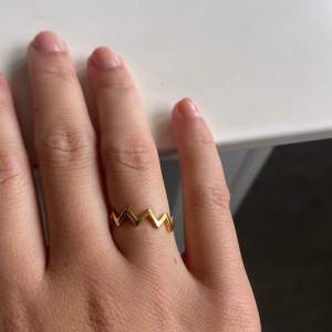 Såååå fin syster p ring i guldplätering, 17 mm