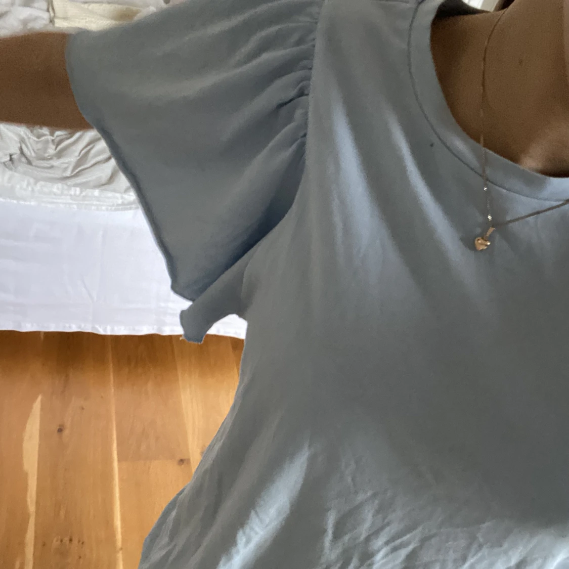 T-shirt med volangärm  - 91