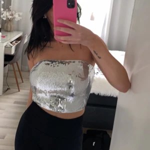 Glittrig topp - Perfekt till nyår 🪩 Betalning sker via swish och köparen står för frakt 