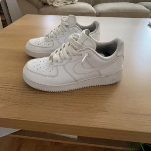 Nike air force 1 - Säljer då jag inte vill ha längre Skriv för intresse och för mer info Skick 9/10. Kan sänka pris vid snabb affär
