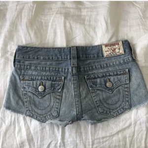 True religion shorts  - Skitt snygga true religion shorts som aldrig är använda då jag tyvärr aldrig fått på mig dom. Budgivning för fler intressen! ❤️