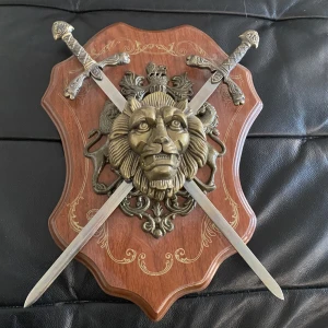 Vägg dekoration vintage - Lejon och fågel vägg dekoration med knivar, 350 st 