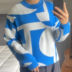 Jacquard Knitted Sweater - Säljer denna fina fina tröjan från NA-KD! Knappt använd och i fint skick! Storlek M. Nypris 499, mitt pris 50 kr + frakt. 