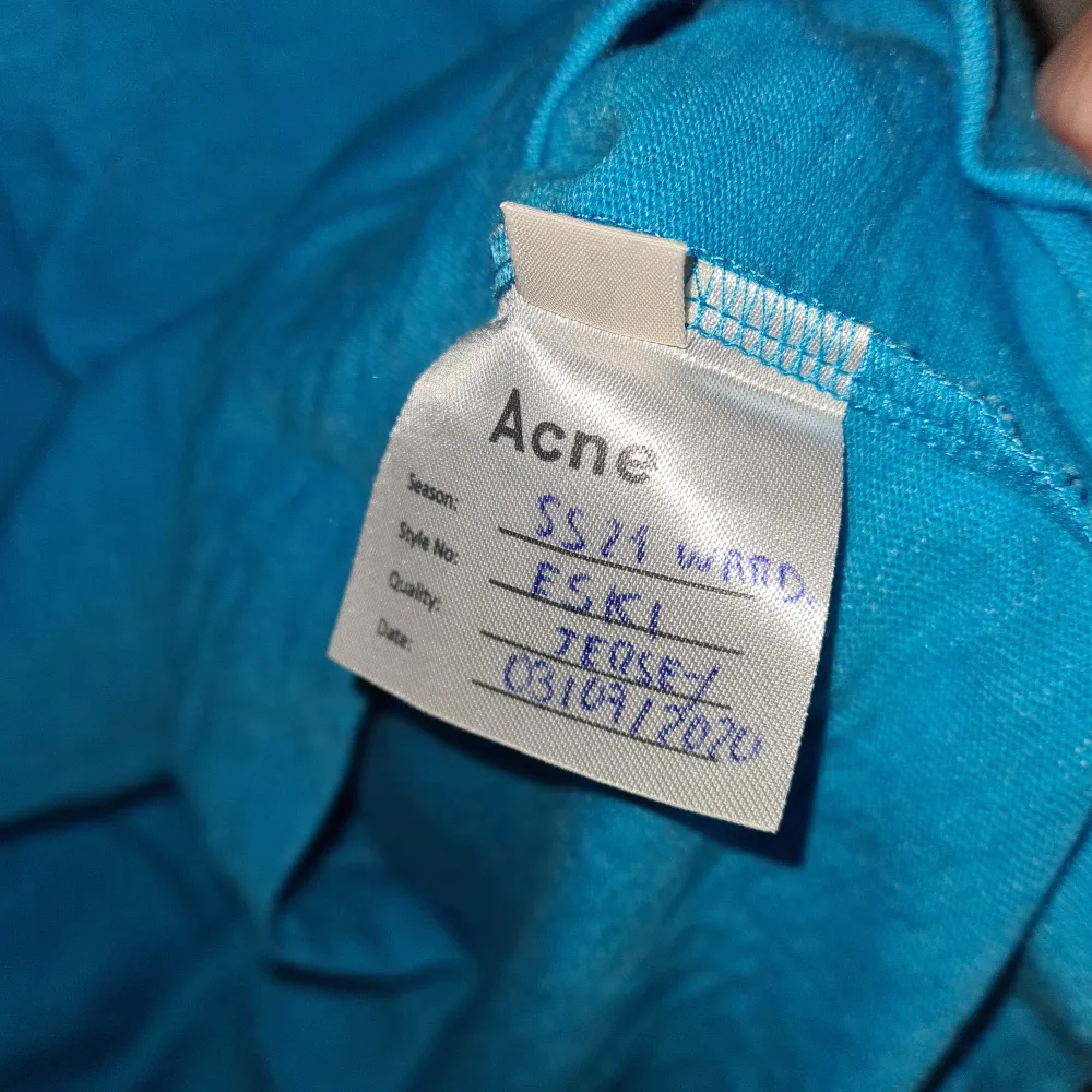 Oversized Acne Studios tshirt from season SS21, bought at their sample sale in Stockholm in 2023. Unworn, new sample condition. Pen mark on the Acne Studios label in neck was there when bought (see photo). T-shirts.
