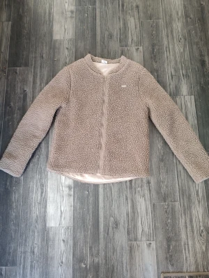 Lurv jacka från Aim'n  - Lurv jacka från Aim'n. I jätte fint skick . Storlek M 