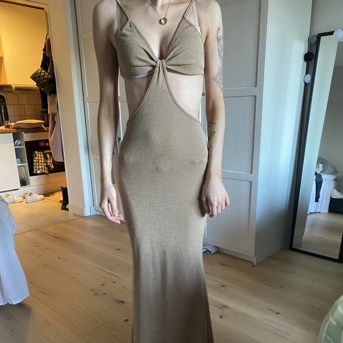 Ljus brun/beige lång klänning