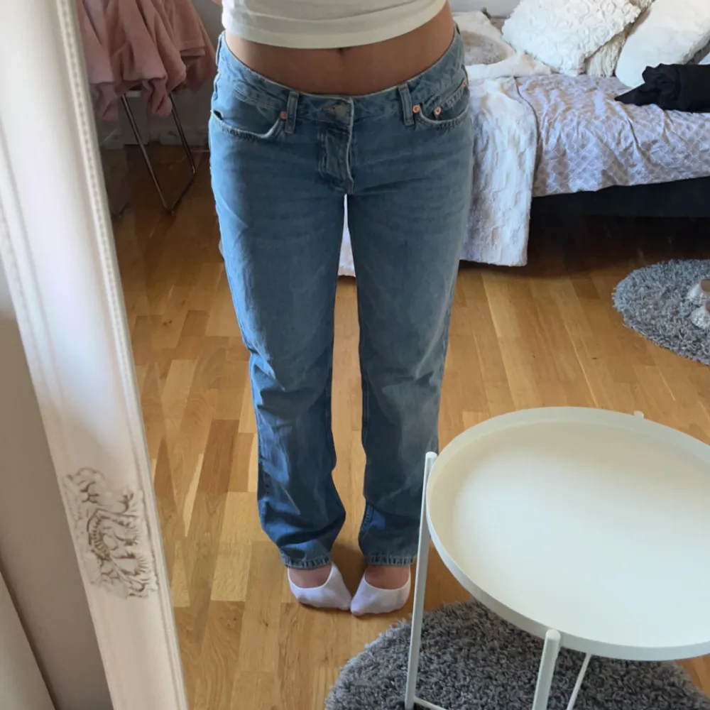 Trendiga lågmidjade jeans, aldrig använda, 300kr+frakt🫶🏼. Jeans & Byxor.