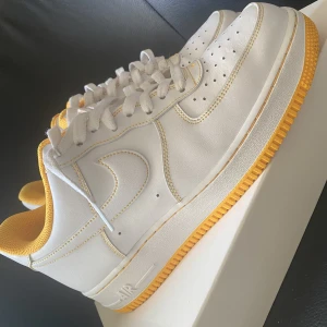 Nike Airforce 1 - Airforce 1  Storlek 43 Pris: 700kr Condition: 9/10
