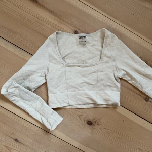 Aimin träningströja  - Träningströja från aimin super fin använd 2 gånger då den inte passar mig💗 kan verkligen rekommendera!