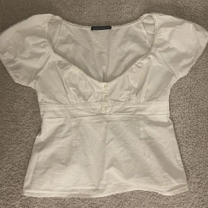 Brandy Melville tröja - Super fin och i nyskick säljer då den inte kommer till Andvändning det är ONE Size men sitter som s/m