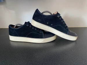 Lanvin skor - Säljer dessa asfeta lanvin skorna i storlek uk 8. Bra condition bara en liten repa på toeboxen! Vid frågor kan man höra av sig!