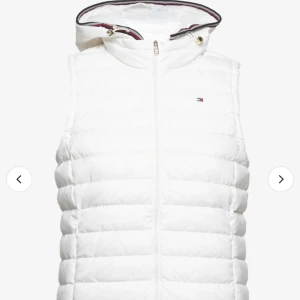 TOMMY HILFIGER VÄSt - Tommy väst från boozt. XS passar S. Oanvänd Kvitto finns. 
