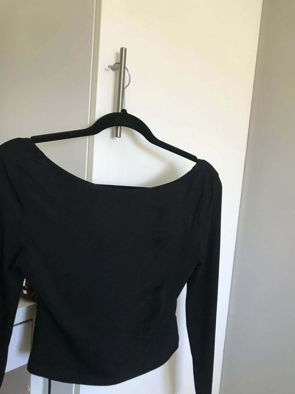 Svart topp med öppen rygg - 90