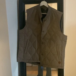 Dressmann väst - Knappt använd, ser helt ny ut 