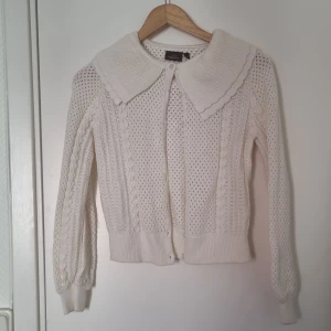 Stickad kofta - Från kappahl i storlek xs. 