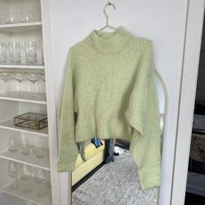 Mintgrön tröja från Gina tricot  Använd en gång  Storlek S 