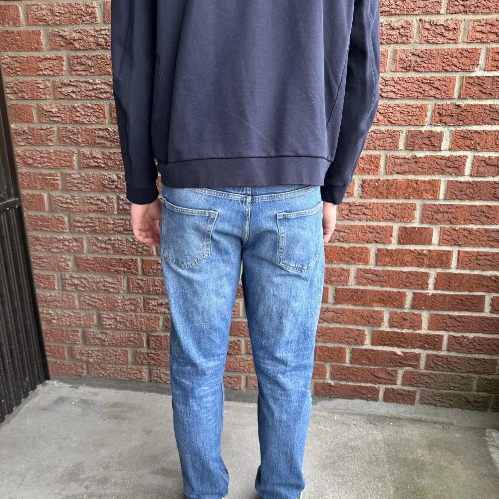 Storlek 33/32 weekday pine jeans. Knappt använda dom är som helt nya!. Jeans & Byxor.