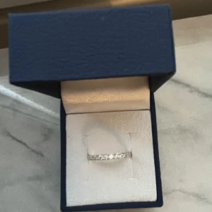 Äkta Silver ring - Finns i strl 17 och 18