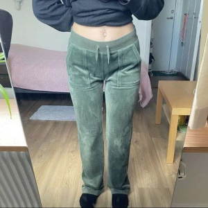 Juicy Couture - Ett par gröna Juicy byxor i storleken xs. Kan prata om priset privat 