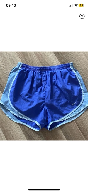 blå shorts nike - blåa nike shorts i fint skick