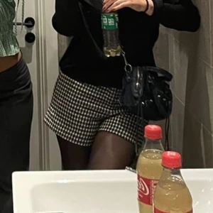 Shorts - Jätte fina rutiga shorts ifrån Zara. Använt 2 gånger❤️ Passar S-M