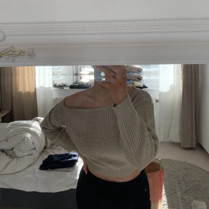 Stickad topp  - Oanvänd stickad tröja från boohoo  Storlek S  80kr plus frakt på 30kr 