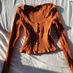 Långarmad Tröja - Ribbad tröja från Gina Tricot i storlek S