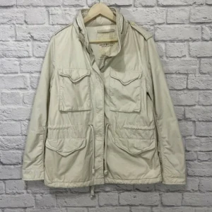 Ralph lauren denim & supply armyjacka - En cremefärgad armyjacka i mycket gott skick i storlek xs. Passar utmärkt som vårjacka! 