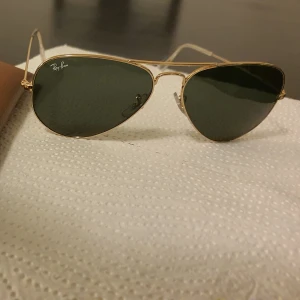 Ray Ban  - Solglasögon, Aviator, använda 2 grr, passar inte mig. 