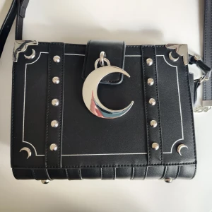 Killstar handväska  - Mycket fint skick. Nästan aldrig använd. 