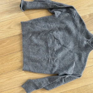 Stickad halvpolo - Helt ny stickad halvpolo 