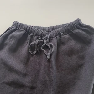 Linnebyxor - Gråa linnebyxor från Lin Living. Bra skick och storlek S. Nypris ca 1200 kr.💞