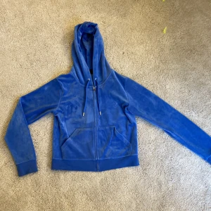 Juciy couture  - Juciy couture blå använd få gånger säljer på grund av den inte används