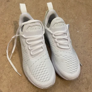 Nike 270 - Knappt använda & är i gott skick