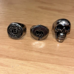 Jernhest ringar  - Super häftiga metal ringar vet tyvärr inte storleken på dom :( så säljer dom mycket billigare pågrund av det 