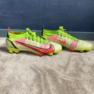 Nike mercurial vapor 14 PRO  - 9/10 skick på dem. Köpta för några månader sedan men dem har inte kommit till användning så mycket. Orgenalpriset är 1699