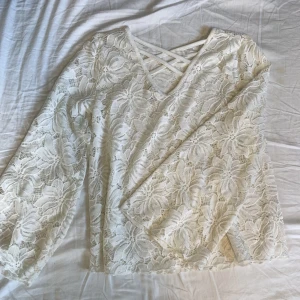 Spetströja  - Fin top/tröja i spets  Xs-s