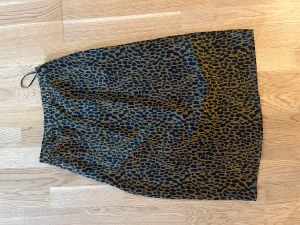 Sidenkjol från Vila - Stl. 36