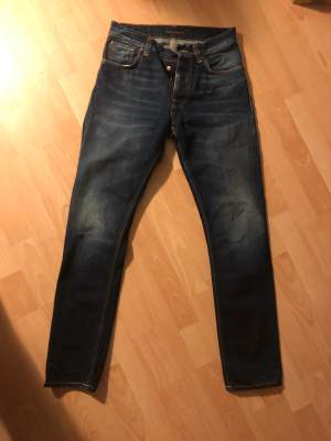 Ett par snygga jeans från Nudie Jeans som har storleken 28/32. Skick 9/10