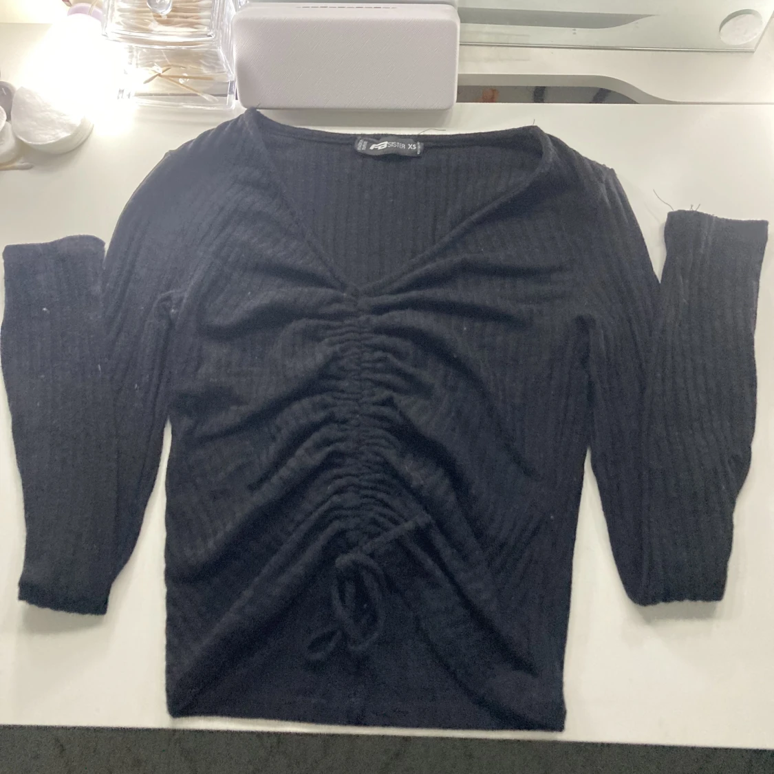 Svart långärmad tröja med scrunch! - 90