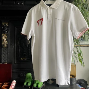 Sail Racing tenniströja - Sail Racing tröja storlek Large i väldigt fint skick. Den är använd endast en gång. 