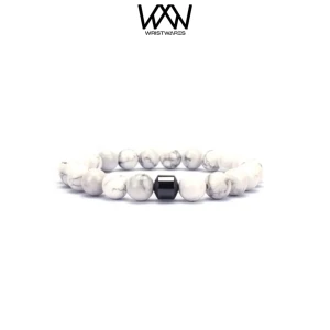 "Snow White" Pärlarmband - Handla på vår hemsida. Vi föredrar att du köper 4 för 299, mycket mer prisvärt🤙 Följ oss på instagram för mer info @wristwares.se😊