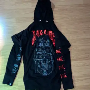 Knappt använd killstar hoodie bara haft på mig den 1 gång 