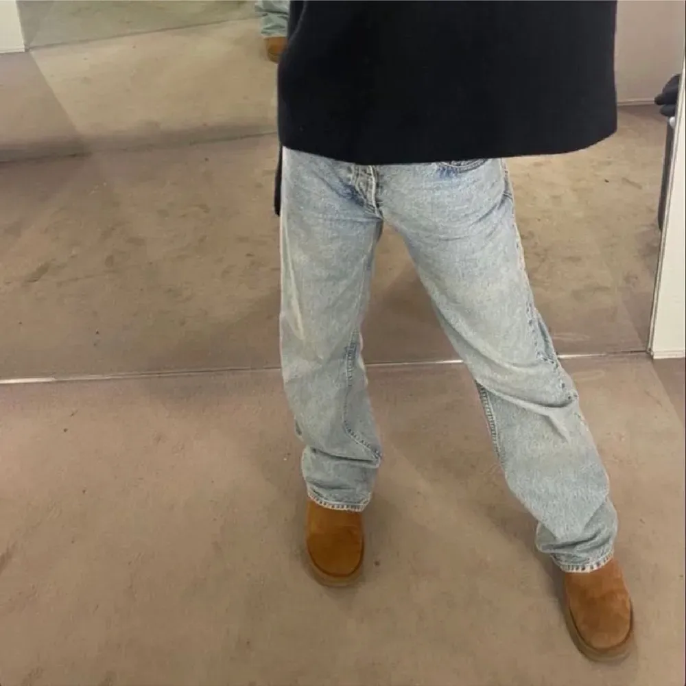 Bikbok high waist jeans. Stl 24, nypris 600kr. Knappt använda. Skriv för fler frågor eller intresse . Jeans & Byxor.