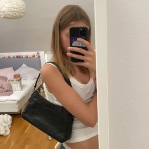 Läder väska svart - Knappt använd läder väska Riktigt läder Pris kan diskuteras 