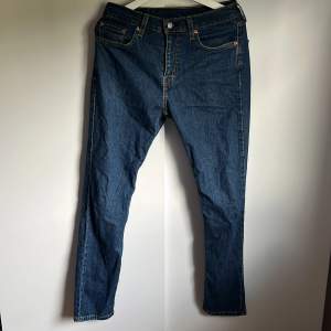 Levis jeans 502 W30 L32. Väldigt bra skick använt typ 2 gånger.