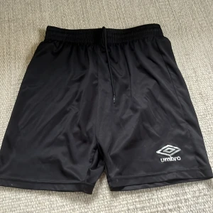 Träningsshorts Umbro - Ett par träningsshort från umbro i fint skick storlek S