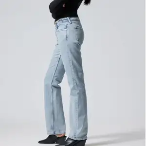 Säljer ett parArrow low straight jeans! Bra skick nästan helt oandvända säljer pga för små för mig! Ny pris 590